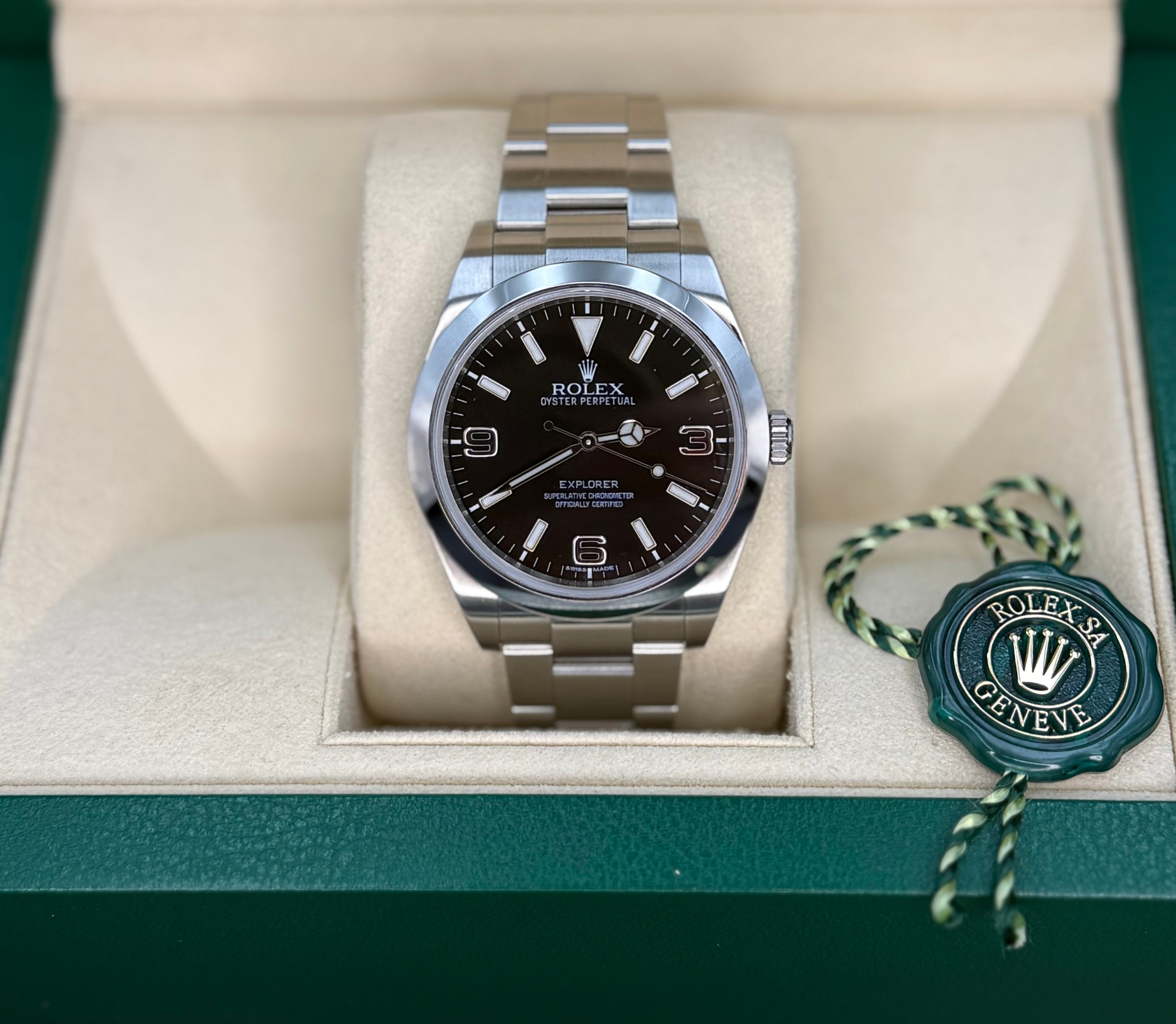 Rolex Explorer 39mm | Ref. 214270 | 2011 | Complete Set
