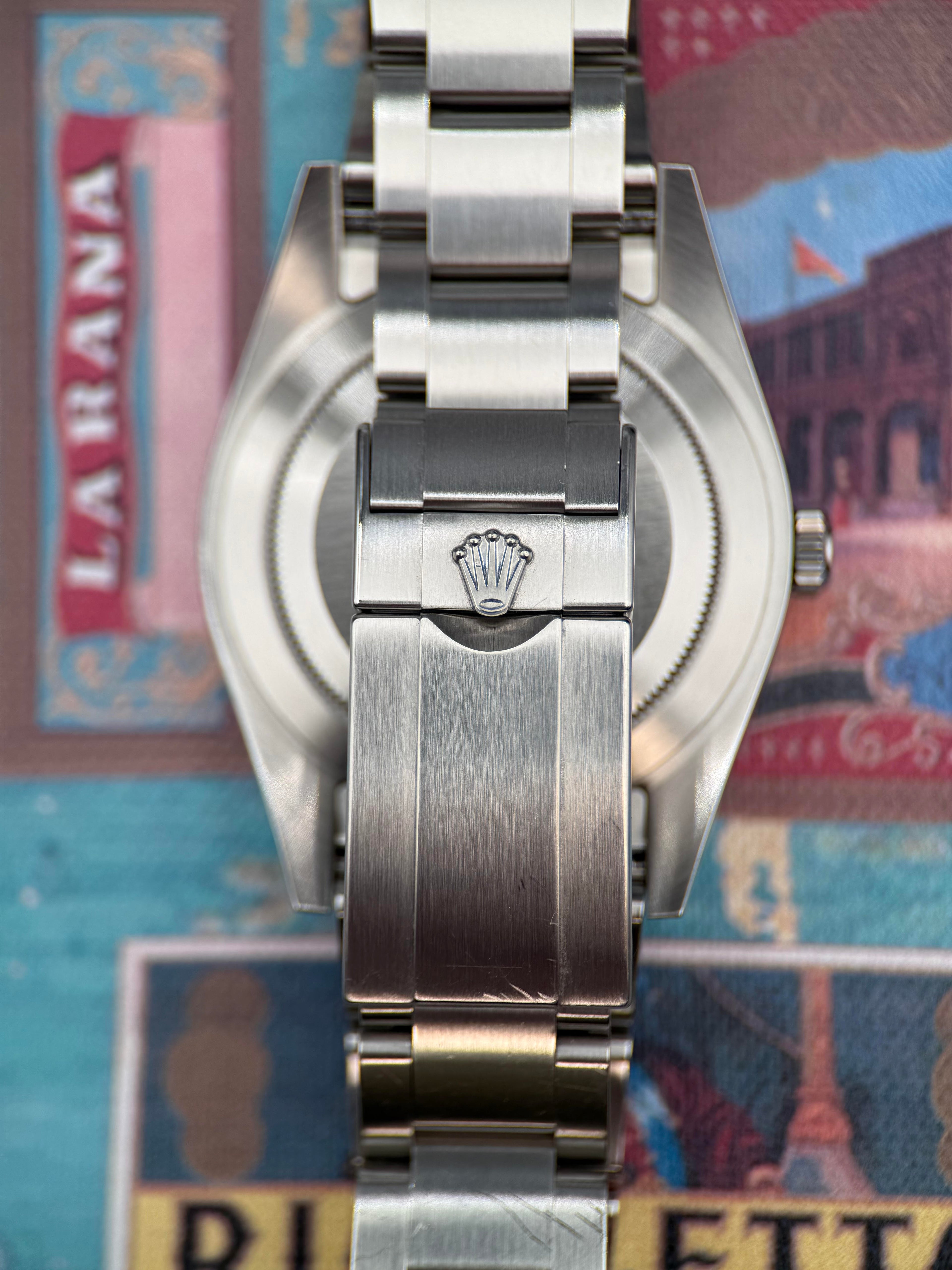 Rolex Explorer 39mm | Ref. 214270 | 2011 | Complete Set
